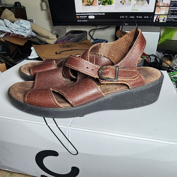 EASTLAND Womens Brown‎ Leather Ankle Strap Sandals Buckles Size 8 - Picture 1 of 11